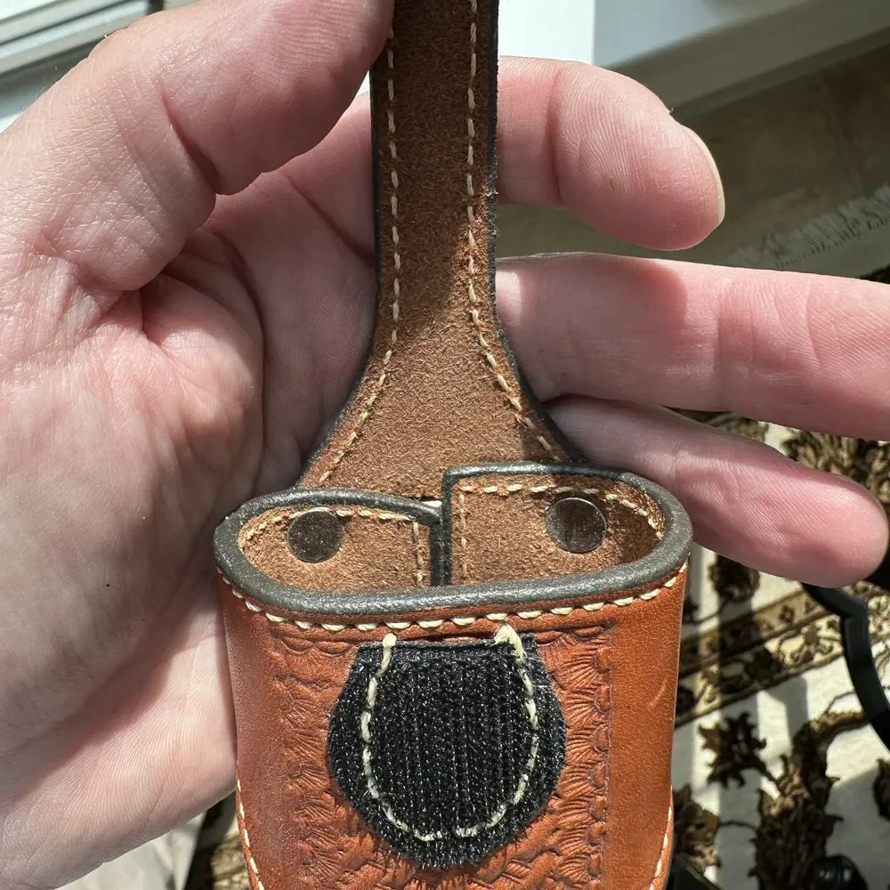 Cowperson Tack Belt Clip‎ Case 5.5x2 Inch Phone Leather Christian Cross Concho